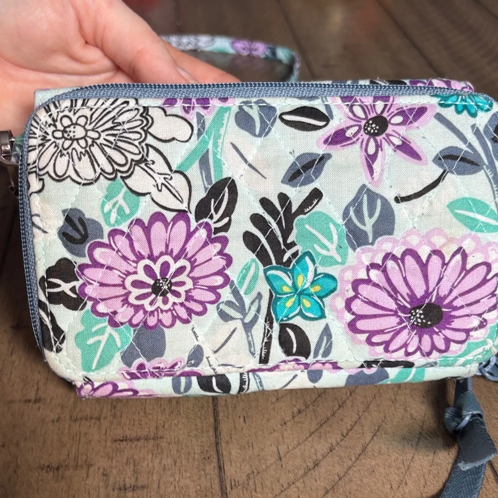 Vera Bradley Penelopes Garden All in One Crossbody Purse Wallet Wristlet